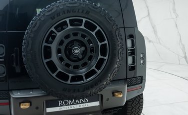 Land Rover Defender 110 OCTA EDITION ONE 37