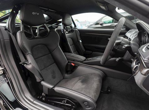 Porsche 718 Cayman GT4 12