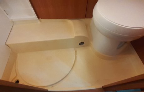  Washroom Shower Tray & Sink Repairs 2