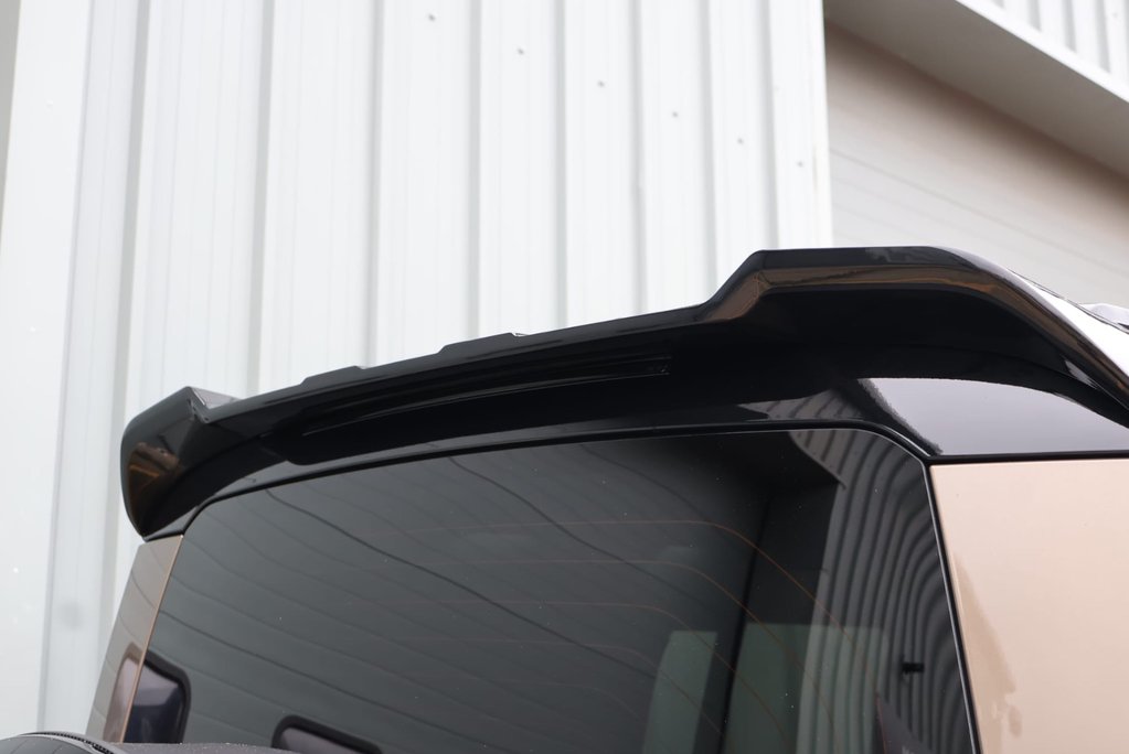 Land Rover Defender 110 D300 HARD TOP X MHEV HUGE FACTORY SPEC SEEKER STYLED WITH SEATS  23