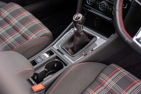 Volkswagen Golf 2.0 Golf GTi Performance TSi 5dr 37