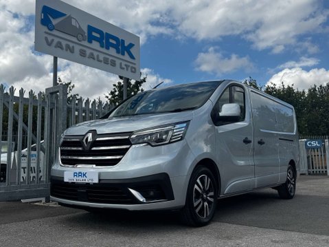 Renault Trafic 2.0 Trafic LL30 Sport + Blue DCI A 32