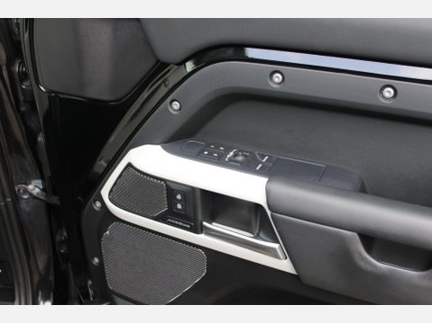 Land Rover Defender 3.0 D250 MHEV HSE 4WD Auto 3dr 27