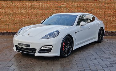 Porsche Panamera GTS 19