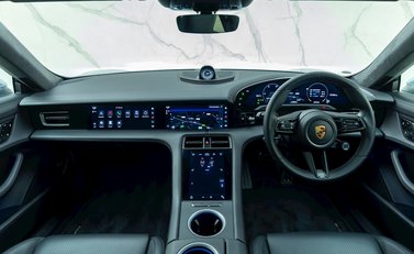 Porsche Taycan Turbo 16