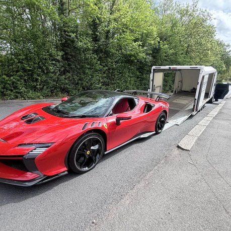 Enclosed car transport  2