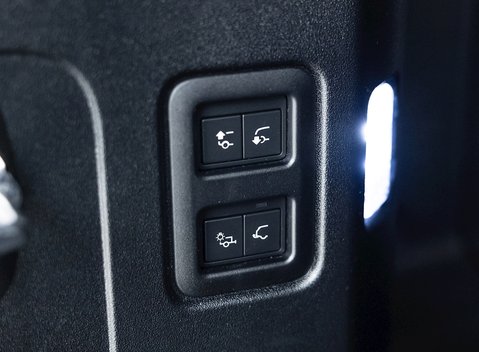 Land Rover Defender 110 V8 32