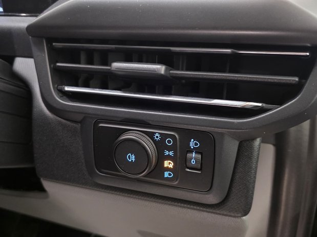 Ford Tourneo Custom Tourneo Custom 320 L2 Diesel FWD 2.0 EcoBlue 136ps H1 Titanium 9 Seater 14