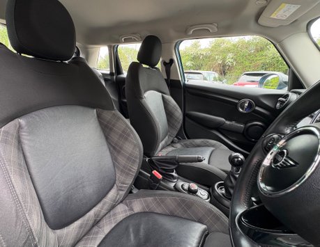 Mini Hatch Cooper 1.5 Petrol Manual Chili 5 dr - DEPOSIT TAKEN 4