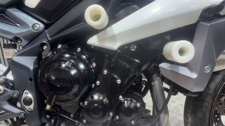 Triumph Street Triple 2014 27K NEW MOT SERVICED SCORPION EXHAUST NAKED 675CC TRIPLE 20