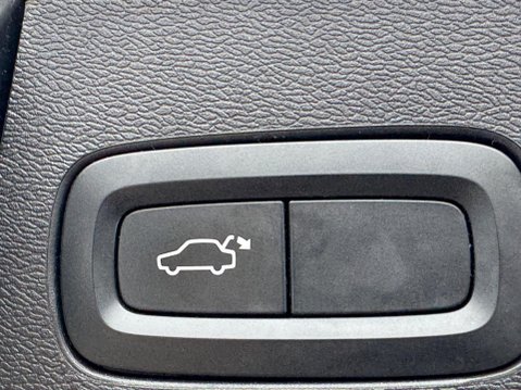 Volvo XC60 2.0 T5 Momentum Auto AWD Euro 6 (s/s) 5dr 40