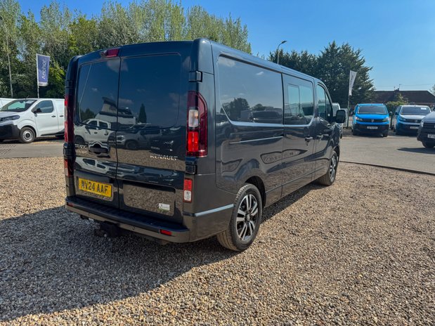 Renault Trafic Crew Cab AUTO LWB L2H1 Sport LI30 A/C Alloys Nav Sensors Tow Bar EURO 6 7