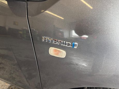 Toyota Prius 1.5 T Spirit CVT 5dr 29