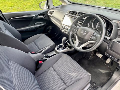 Honda Jazz I-VTEC SE 16
