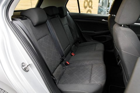 Volkswagen Golf LIFE TSI 40