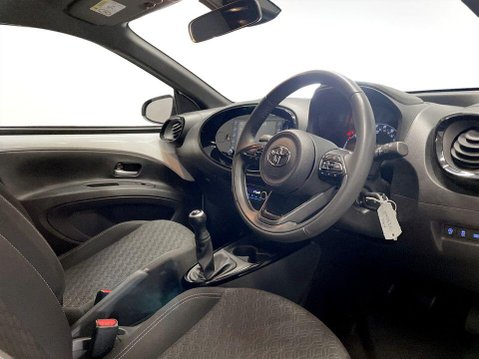 Toyota Aygo X 1.0 VVT-i Edge Hatchback 5dr Petrol Manual Euro 6 (s/s) (72 ps) DAB Radio - 12