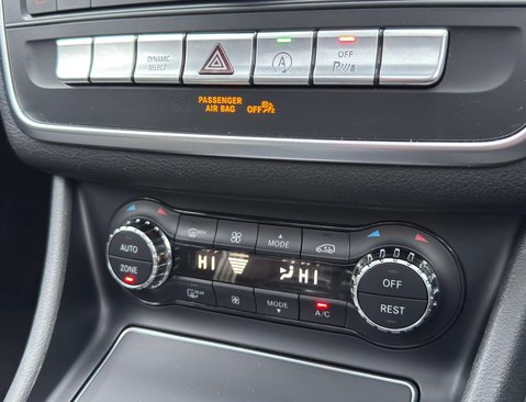 Mercedes-Benz CLA Class 2.1 CLA 220 WhiteArt D Auto 5dr 28