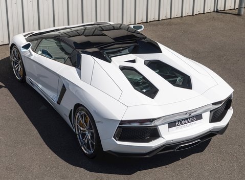 Lamborghini Aventador LP700-4 Roadster 12