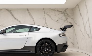 Aston Martin Vantage GT8 30