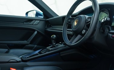 Porsche 911 GT3 TOURING (992) 13