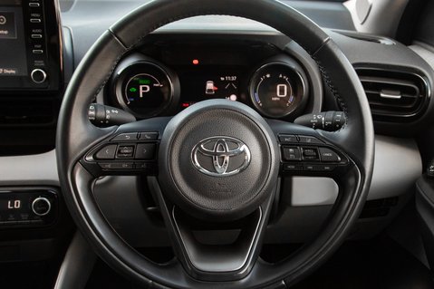 Toyota Yaris EXCEL FHEV 21