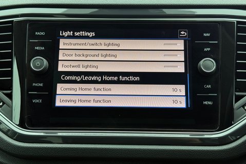 Volkswagen T-Roc SEL TSI EVO DSG -WHITE SILVER -PAN ROOF -CAMERA -WINTER PACK  57