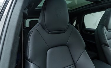 Porsche Cayenne TURBO E-HYBRID 15
