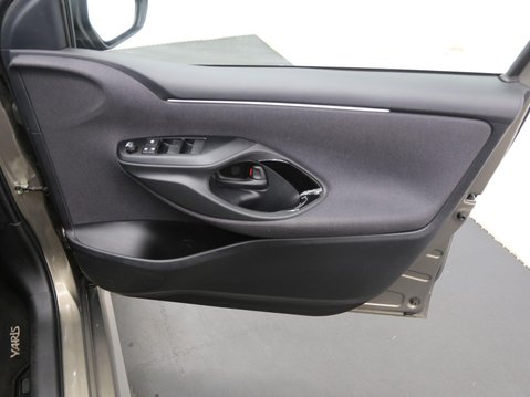 Toyota Yaris 1.5 VVT-h Design E-CVT Euro 6 (s/s) 5dr 19