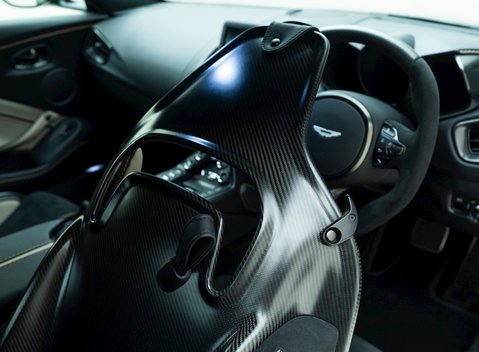 Aston Martin V12 Vantage 12