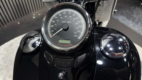 Harley-Davidson Softail 1690 FLS SLIM 2016 ONLY 9K 1 GENUINE OWNER STUNNING CRUISER 31