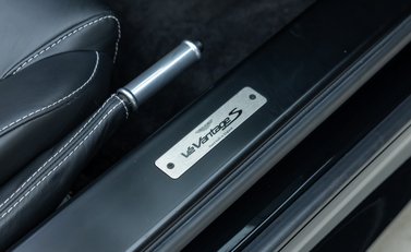 Aston Martin V12 Vantage S Roadster 30