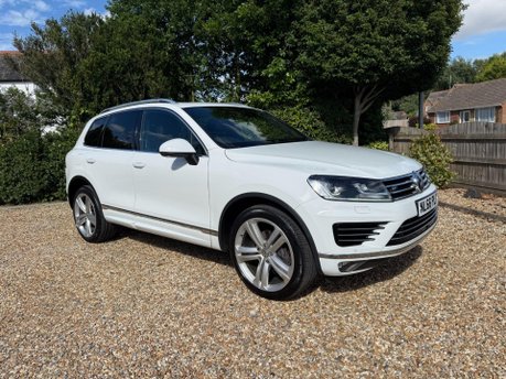 Volkswagen Touareg 3.0 TDI V6 BlueMotion Tech R-Line Plus SUV 5dr Diesel Tiptronic 4WD Euro 6 4