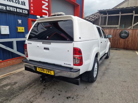 Toyota Hilux INVINCIBLE 4X4 D-4D DCB 8