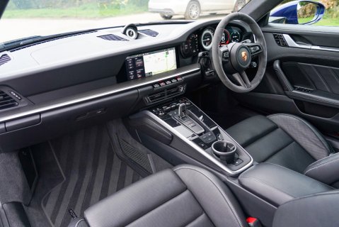 Porsche 911 TURBO S PDK 8