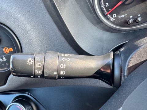 Toyota Yaris VVT-I ICON 23