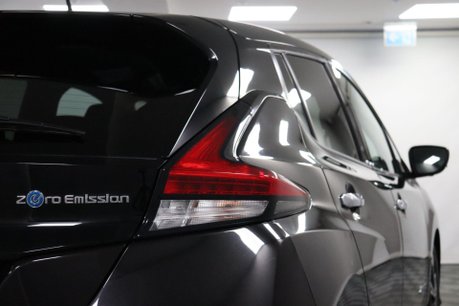 Nissan LEAF LAUNCH EDITION 23