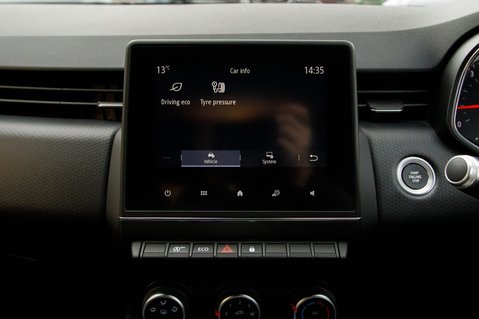 Renault Clio ICONIC TCE 29