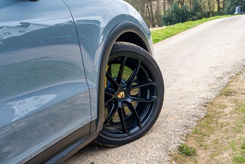 Porsche Cayenne 4.0T V8 TURBO GT 7