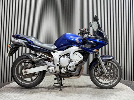 Yamaha FZ 2004 HIGH MILEAGE COMMUTER BIKE / PARTS BIKE 600CC