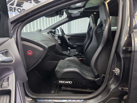 Ford Focus 2.3T EcoBoost RS Hatchback 5dr Petrol Manual AWD Euro 6 (s/s) (350 ps) 30