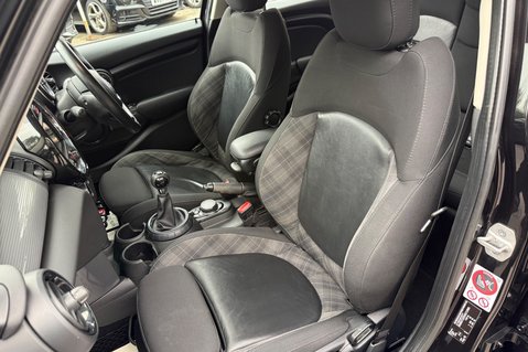 Mini Hatch COOPER D - £20 ROAD TAX - MEDIA XL -LED HEADLIGHTS -HIGH SPEC - NEW MOT 16