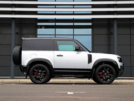 Substantial savings on main dealer prices for all LAND ROVER and RANGE ROVER vehicle SERVICING at SEEKER UK 6