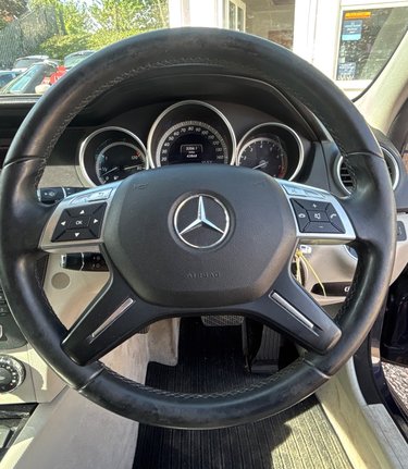 Mercedes-Benz C Class C180 BLUEEFFICIENCY EXECUTIVE SE AUTOMATIC 10 SERVICES  3