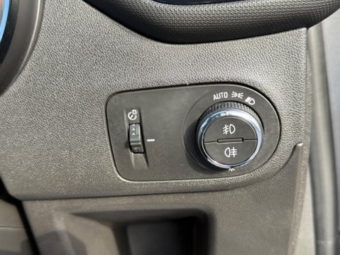 Vauxhall Crossland X 1.2 SRi Nav Euro 6 (s/s) 5dr 39