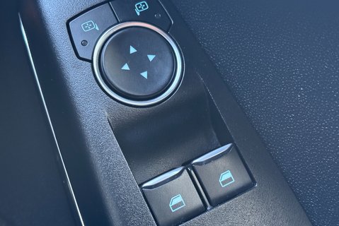 Ford Fiesta Sport 125 ps Ecoboost - Sat Nav / Parking Sensors - No VAT 43