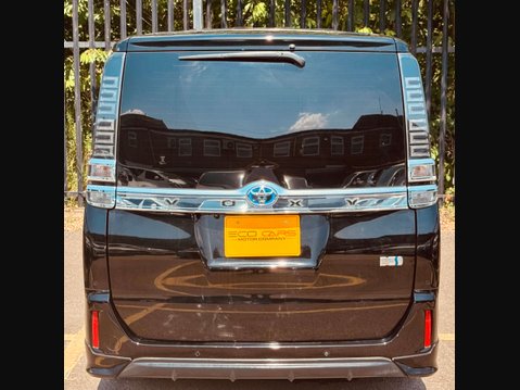 Toyota Voxy TRD Hybrid Edition 36