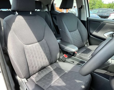 Toyota Yaris ICON HEV CVT 61