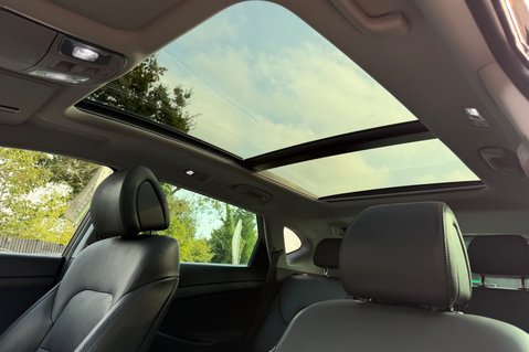 Hyundai TUCSON CRDI PREMIUM SE - 2 OWNERS - 10 HYUNDAI SERVICES  3