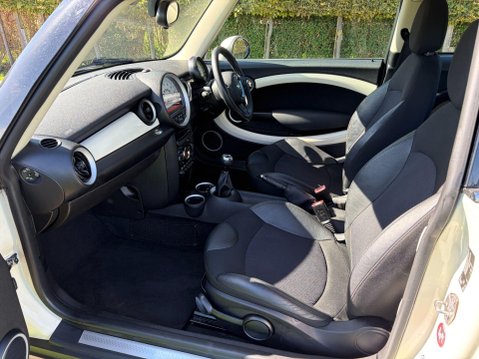 Mini Hatch 2.0 Cooper SD Euro 5 (s/s) 3dr 22