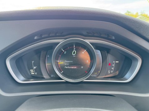 Volvo V40 2.0 D4 R-Design Lux Nav Auto Euro 6 (s/s) 5dr 66